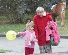 Українка народила дочку в 70, за долею родини стежить вся Україна - "поводиться дуже дивно"