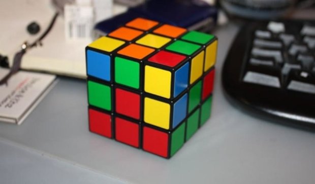 Британец создал кубик Рубика весом 100 килограммов (видео)