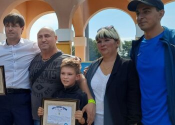 Награда. Фото: телеграм-портал Melitopol.news