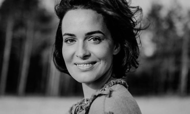 Астаф'єва в ніжній сукні розтопила серця фанатів: лялька Даша