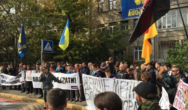 Будівлю МВС осадили протестувальники