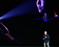Apple виправдалась за провал на презентації iPhone X