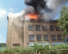 Сотні київських школярів евакуювали через пожежу