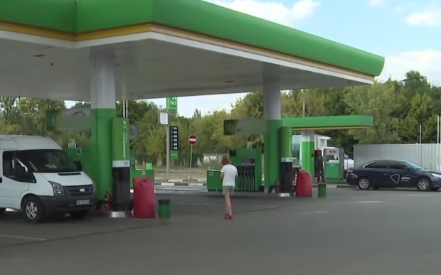Водіям потрібно готуватися до удару: в Україні прискориться зростання цін на пальне