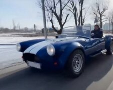 Вчитель фізкультури зібрав копію Shelby Cobra 1968, кадр з репортажу джедаї: YouTube