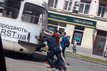 Сломался трамвай, фото из телеграмм