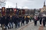 Карантин православным не писан: тысячи украинцев прошлись крестным ходом