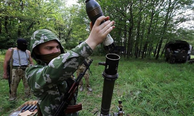 Бойовики обстріляли автомобіль з мирними мешканцями