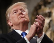 Трамп поздравил себя с днем рождения жестким "вражеским" постом