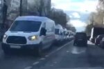 Автопоезд из "скорых" в Москве, скриншот: YouTube