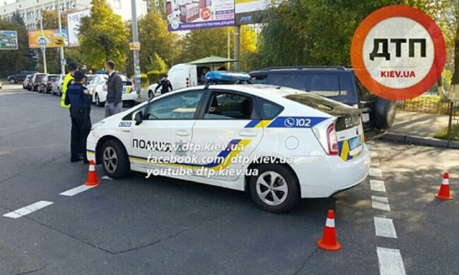 Чергове ДТП з патрульними: Toyota Prius врізалася в Honda (фото)