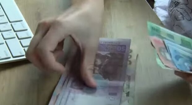Гроші. Фото: Youtube