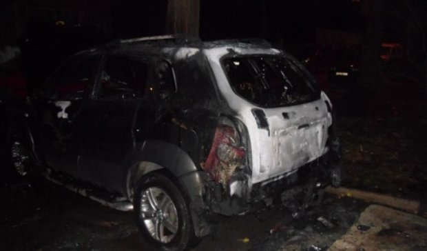 За ночь в столице сгорели две машины