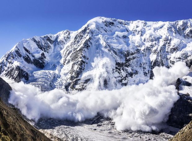 Жуткая лавина похоронила заживо группу альпинистов
