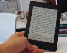 Amazon позволит читать книги под водой