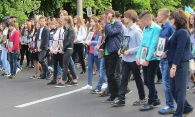 Дикий скандал: украинских учеников сгоняют на путинскую акцию