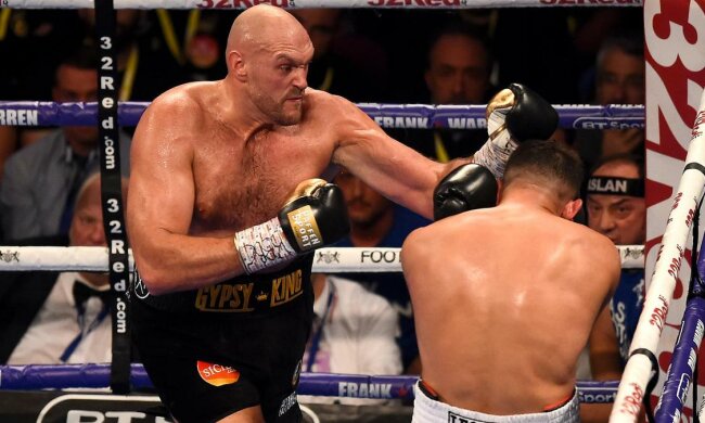 Після бою Тайсона Ф'юрі терміново забрали на операцію: десятки швів на обличчі, фото 18+