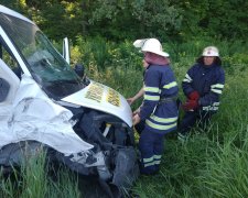 В Одесі некерована автівка "зажувала" велосипедиста: не встиг навіть моргнути