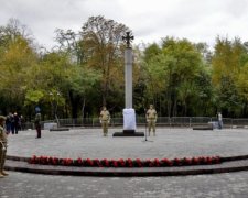 Видео с открытия памятника российским боевикам: соцсети в бешенстве