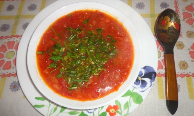 Готуй правильно, стань Богинею для чоловіків: яку помилку допускають жінки в приготуванні ситного борщу