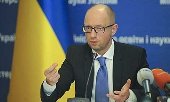 После совещания Яценюка бензин резко подскочил