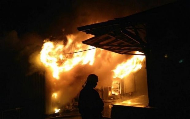 Зверская жестокость: киевлянина зарезали и подожгли в собственной квартире
