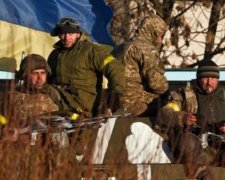 Волонтер розповів про тривожні ознаки в зоні АТО