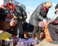 Кандидат в мери Херсона провів агітацію дешевими продуктами (фото)