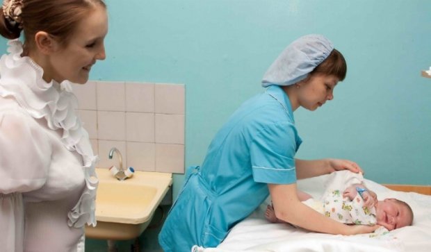 Свидетельство о рождении впервые стали выдавать в роддоме Одессы