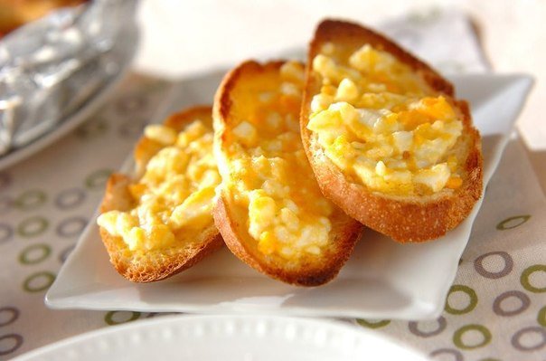 рецепт хрустких яєчних грінок: швидкий і смачний сніданок