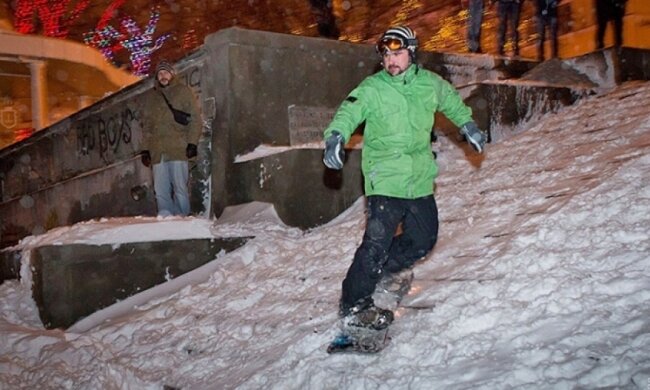Одесити перетворили Потьомкінські сходи в гірськолижну трасу (фото)