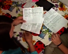 Платежки за коммуналку. Фото: скрин youtube