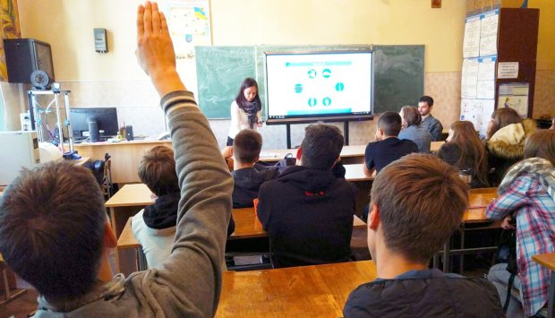 "Рюмочку после экзамена": в школе на Львовщине разгорелся грандиозный скандал