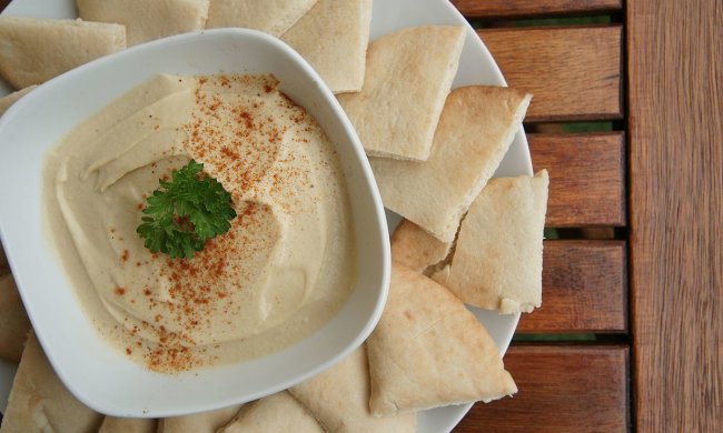 Традиційний рецепт часникового хумусу, який сподобається кожному