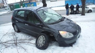 П'яний водій тікав від копів на авто матері в Дніпрі