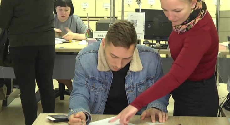 Оформление соцпомощи. Фото: скрин youtube