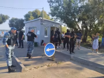 Деньгами вперед: в Безлюдовке назревает новый скандал, на пляж - только с кошельком