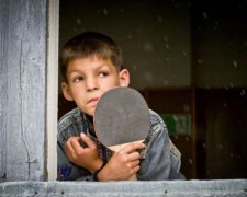 Відірвані пальці, дім на друзки і смерть навколо: каторжні будні дітей Донбасу