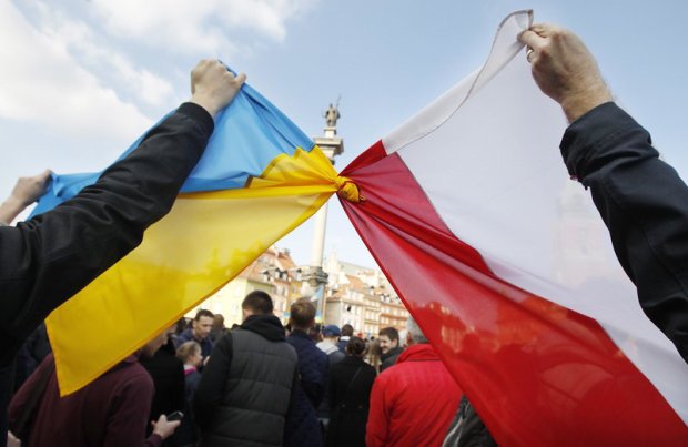 Польща послала в Україну нового "наглядача": стало відомо, хто він та навіщо їде