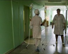 Спал пьяный возле мертвого сына: украинцев шокировала смерть годовалого ребенка