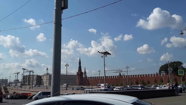 Військові вертольоти піднялися над Кремлем, у Москві коїться якась чортівня