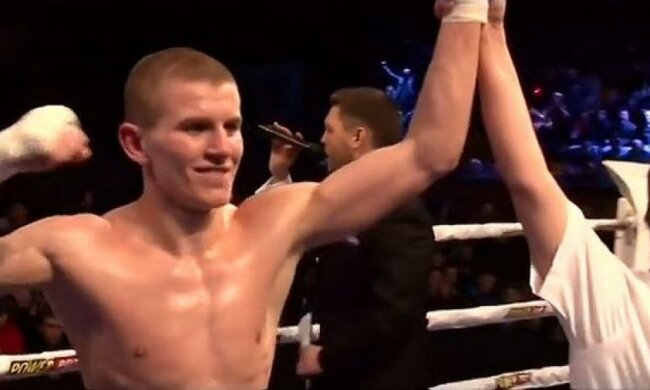 Украинский боксер спокойно справился с мексиканцем