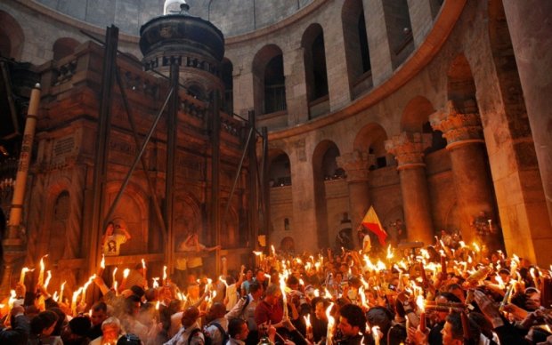 Украина ожидает прибытия Благодатного огня из Иерусалима