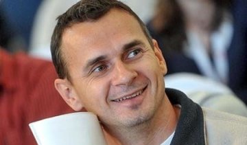 Яценюк пообіцяв Сенцову повернути Крим