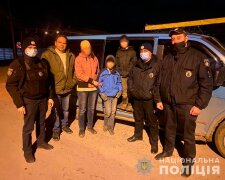 Маму з двома дітьми визволили з лісової "в`язниці" - самі б не вийшли