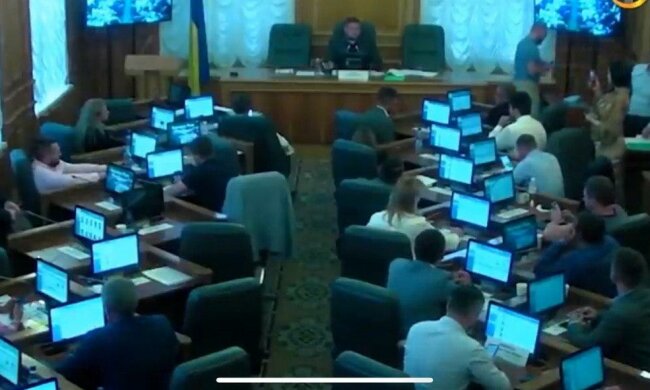 Слуги Зеленського "порізали" Хмельниччину на три частини, українці повстали