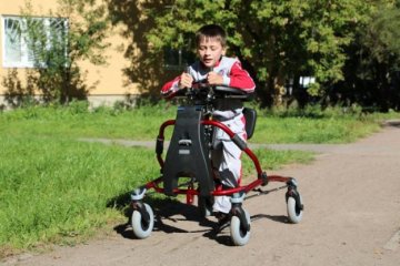 Канада передала у Львів 100 інвалідних візків