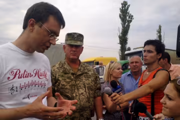 Український чиновник "тролив" росіян на кордоні з Кримом (фото)