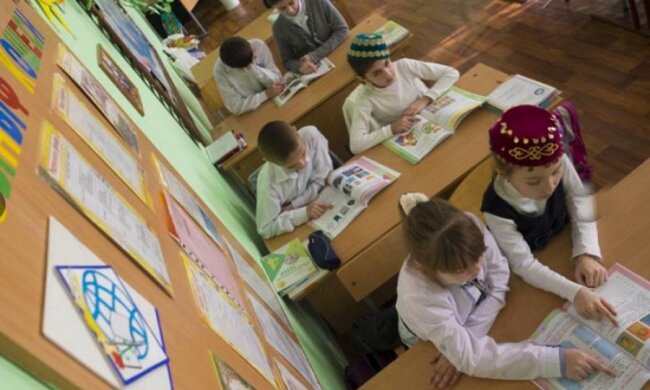 Детям крымских татар сделали сюрприз к учебному году