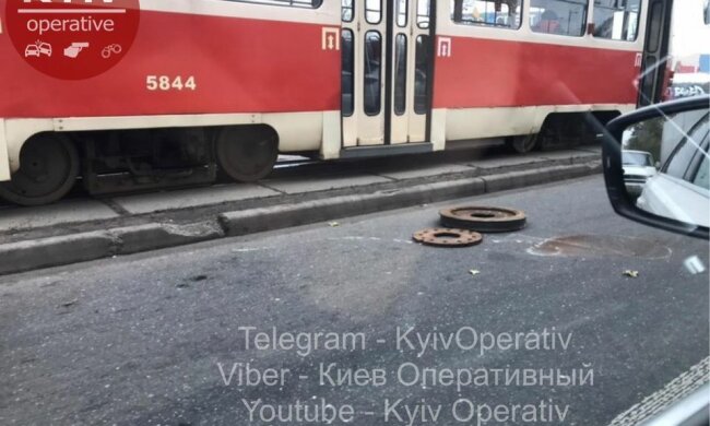 Киевский трамвай разулся на ходу: "Заразился от маршруток"